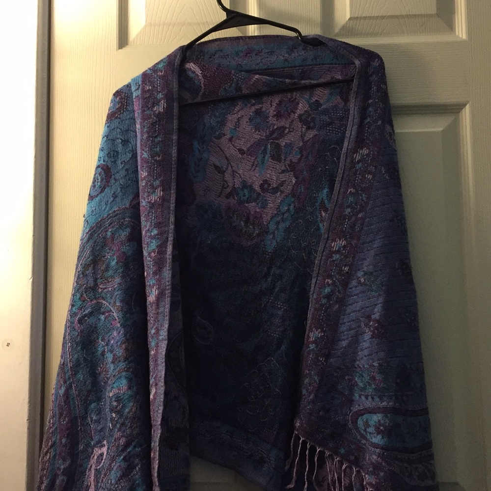 Beautiful pattern wrap for sale!